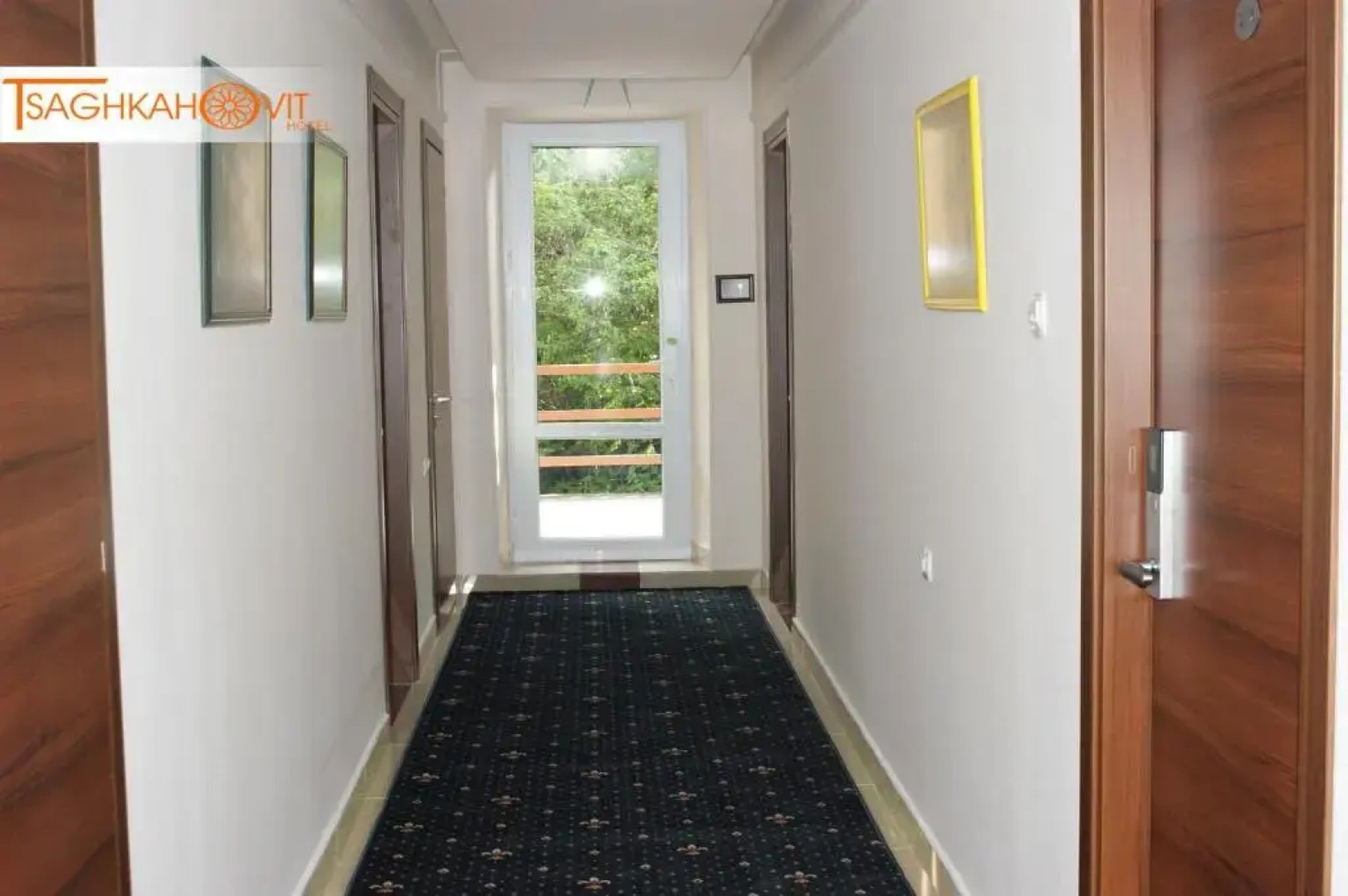 Отель Цахкаовит