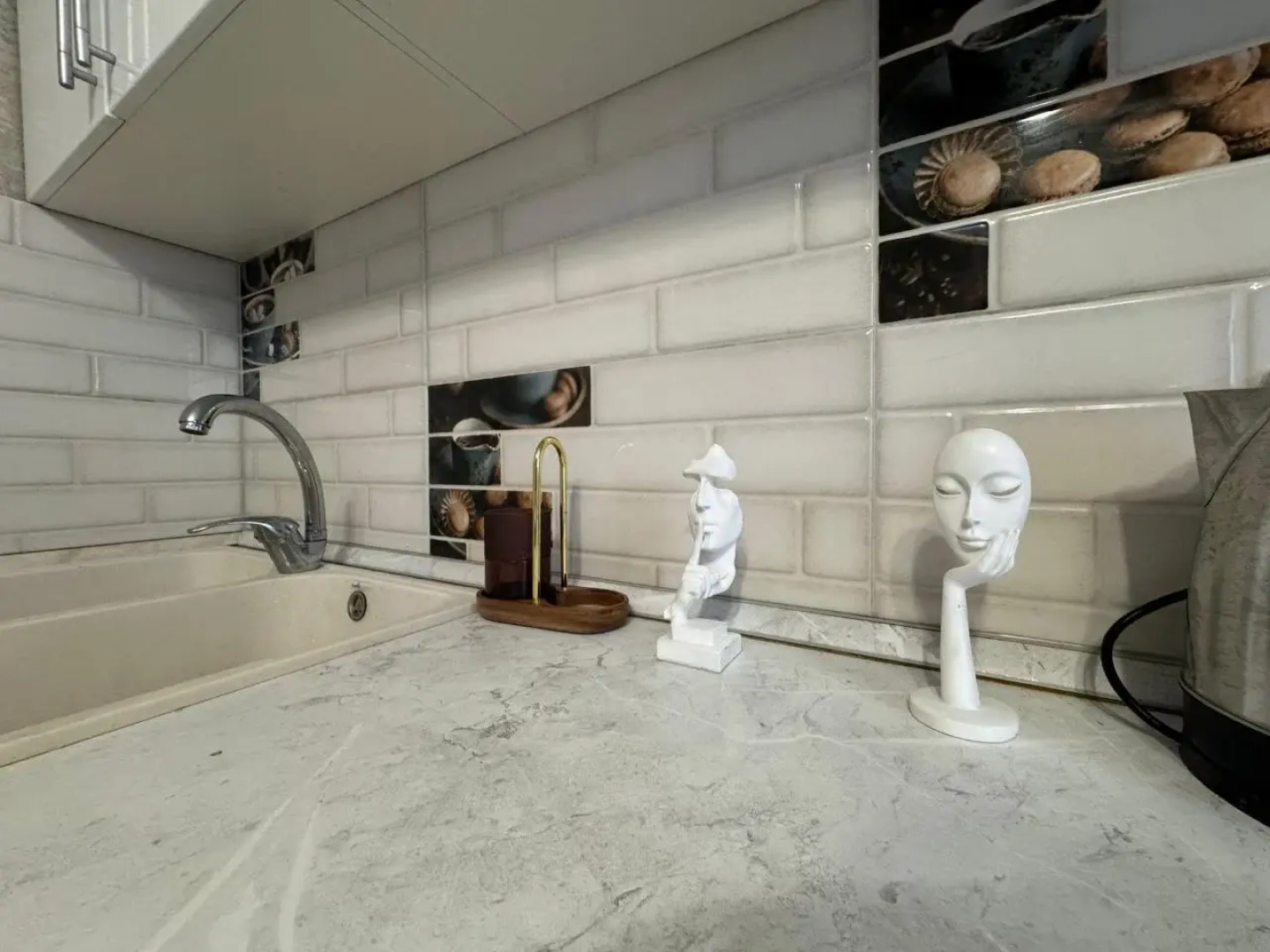 Апартаменты на 14 гостей на Хади Такташа 121 в центре города  На берегу Оз.Кабан