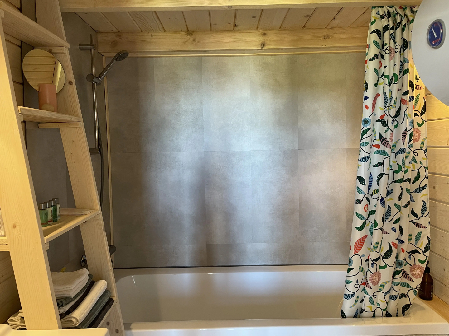 Дом Уютный домик у Игоры, белый