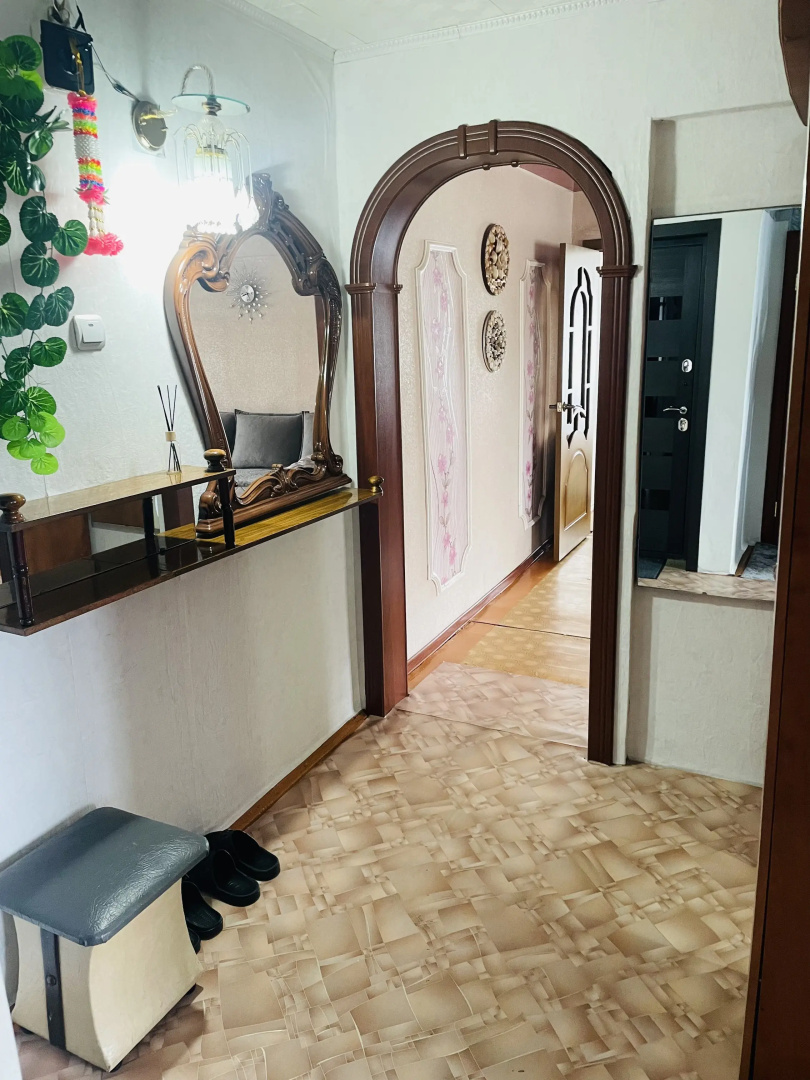 Квартира Трехкомнатная на Угольщиков, 28
