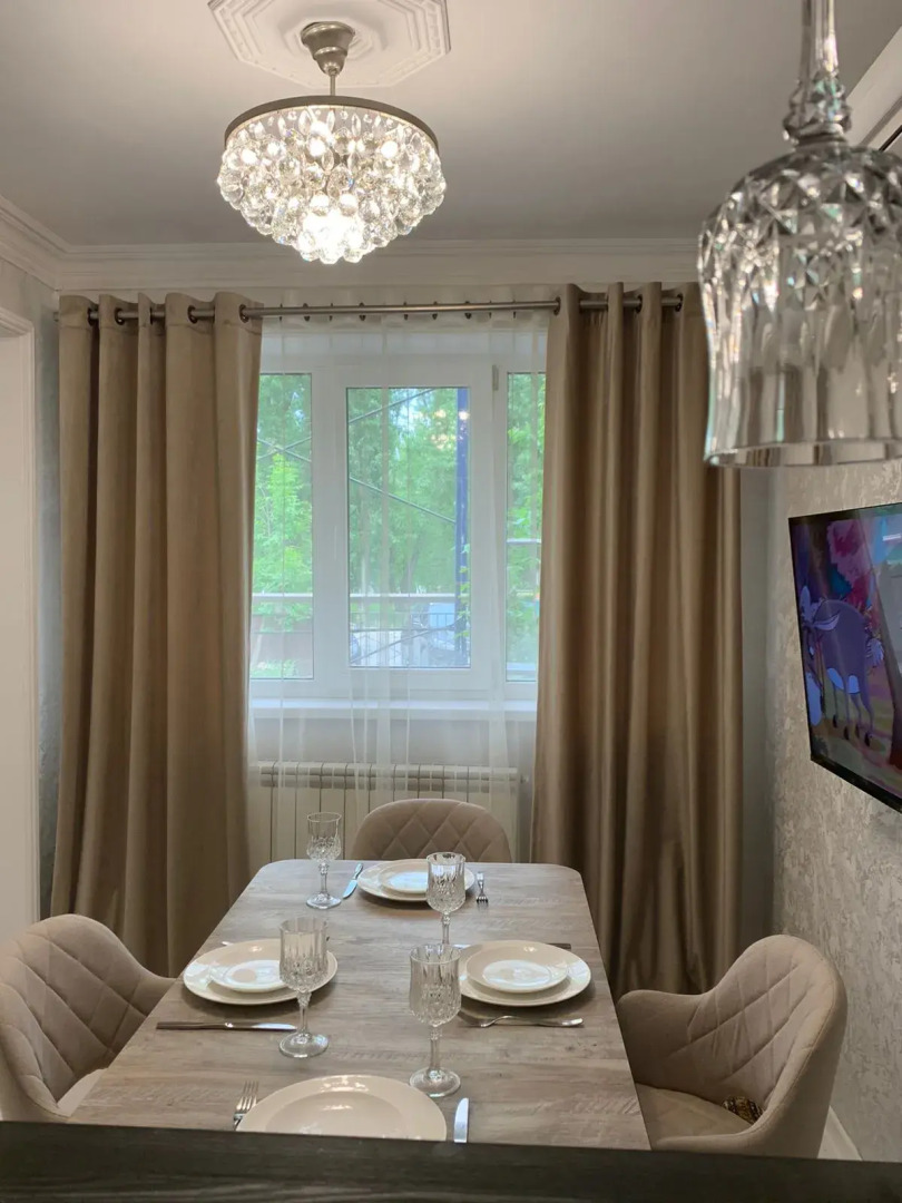 Апартаменты "Эленика" 2-х комнатная Квартира с выходом в парк в Центре города