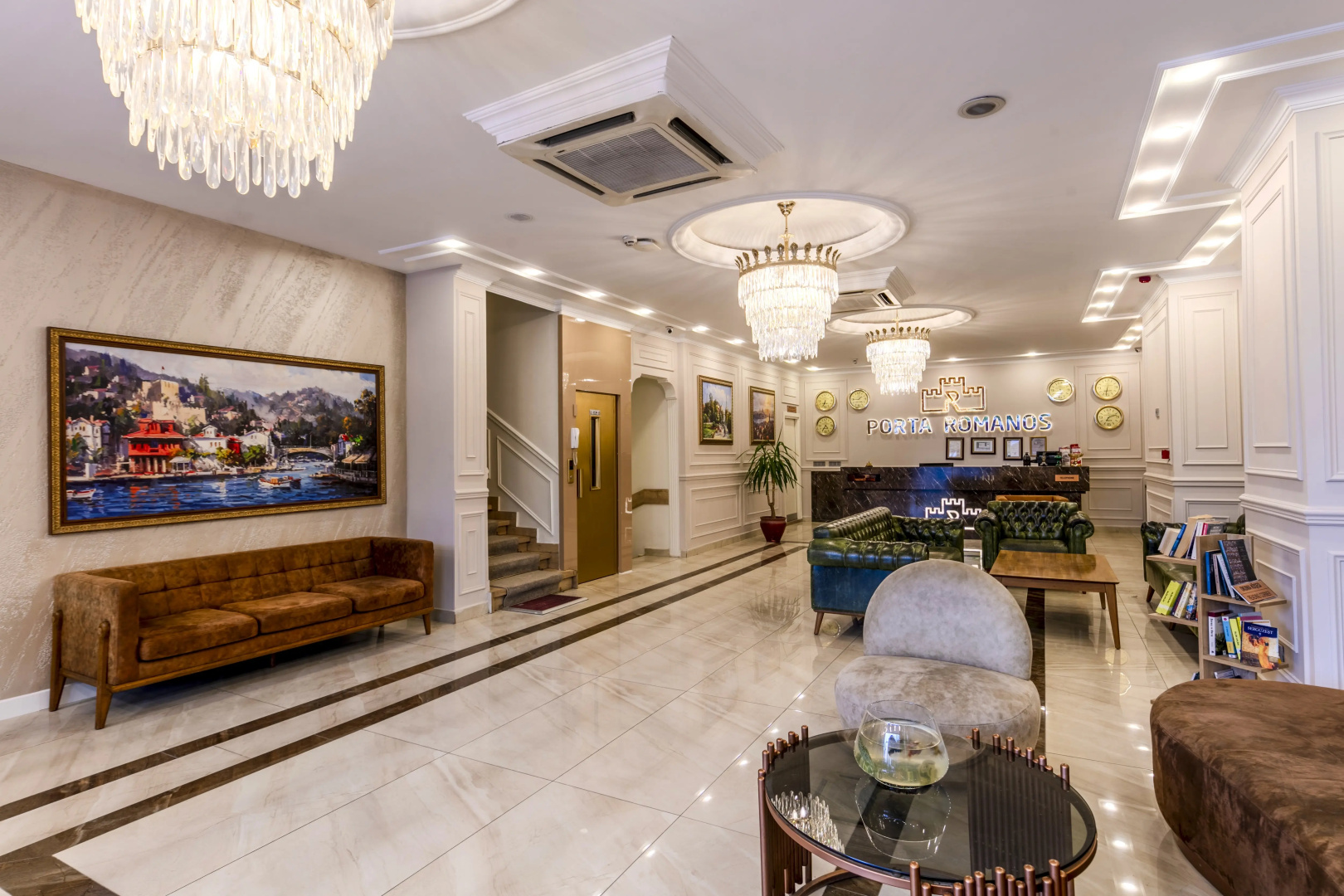 Porta Romanos Hotel