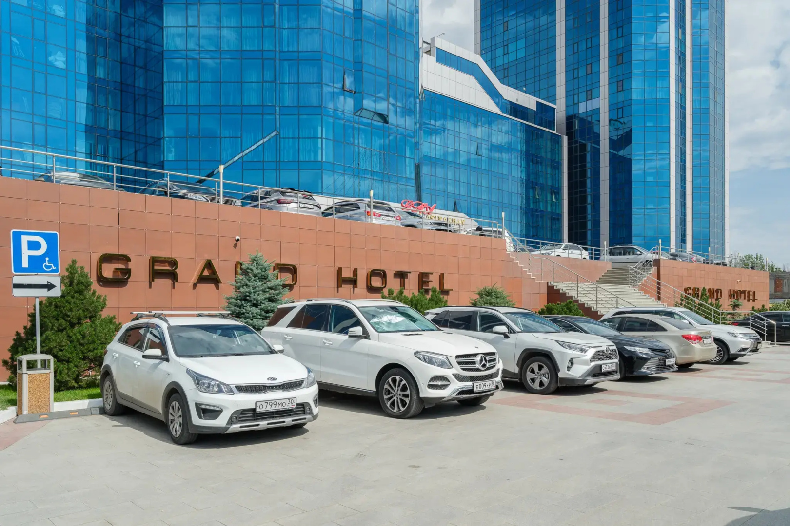 Отель Маринс Гранд Астрахань