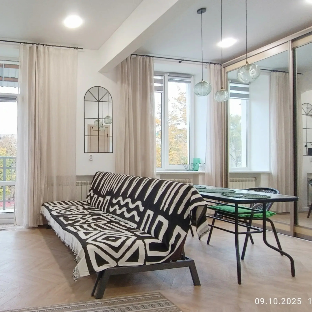 Квартира просторная бульвар Ленина 4