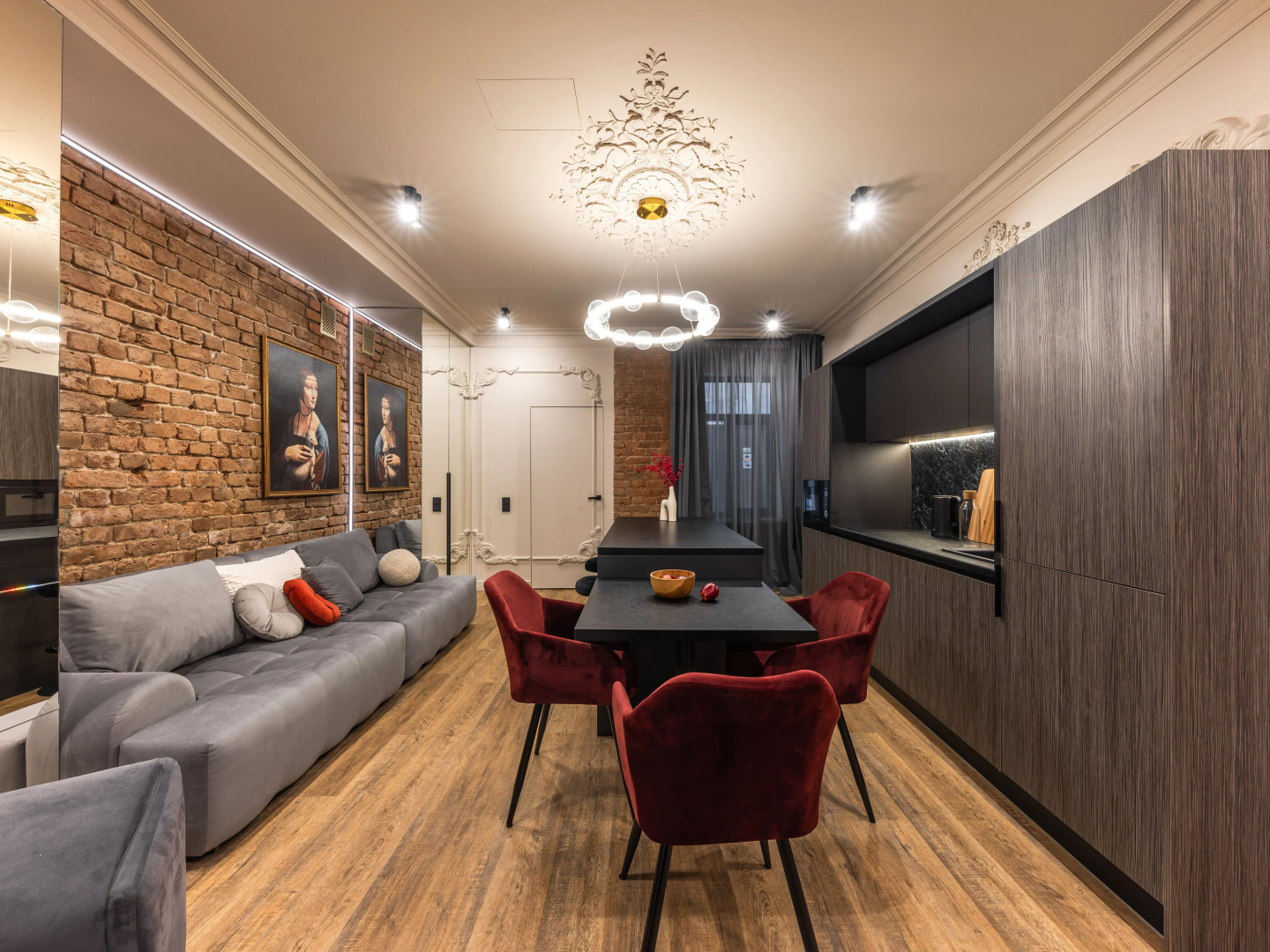 Шикарная двухкомнатная квартира в сердце Санкт-Петербурга