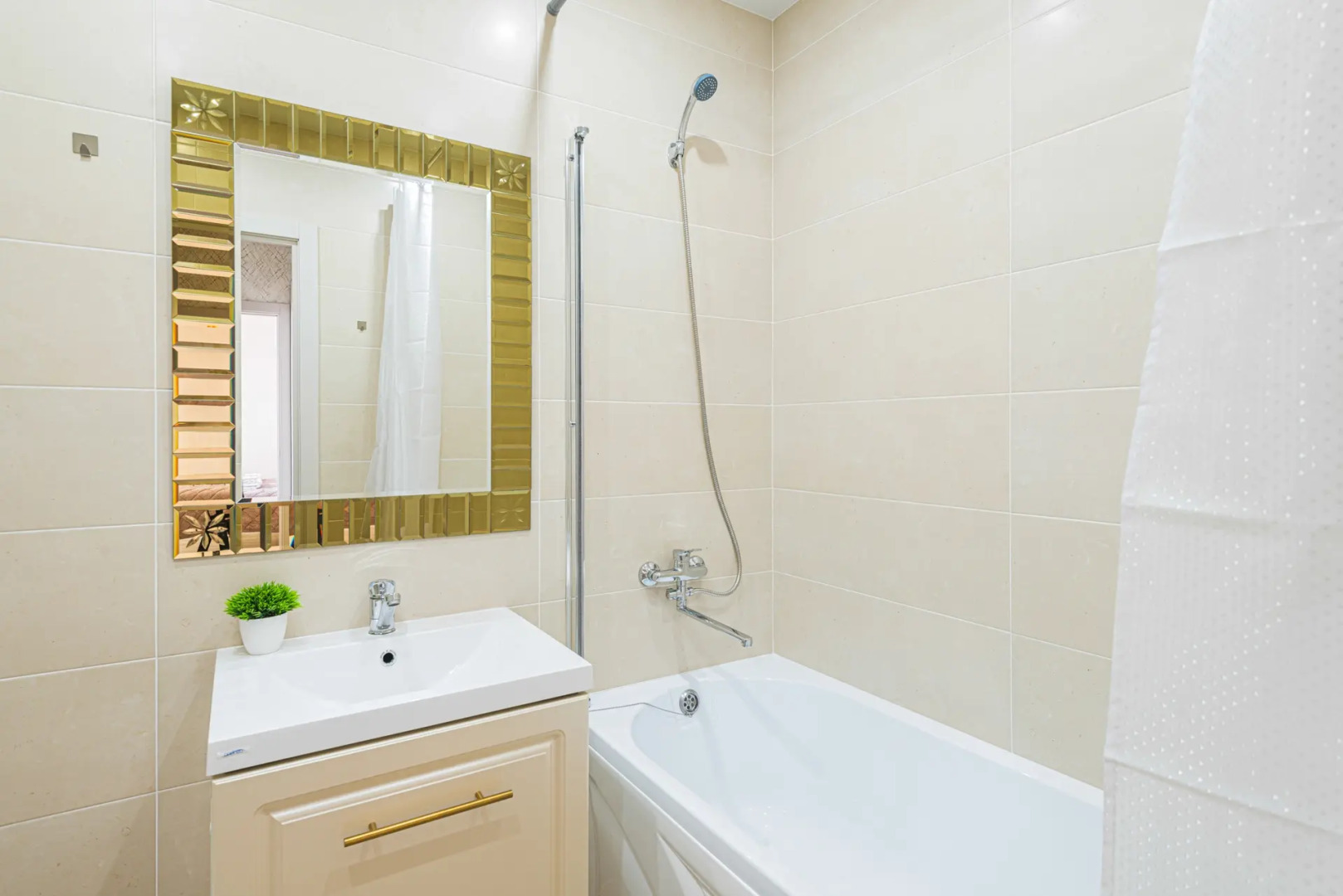 Квартира 1-к недалеко от залива на Пирогова 1/3 от RentAp, 4 сп.места