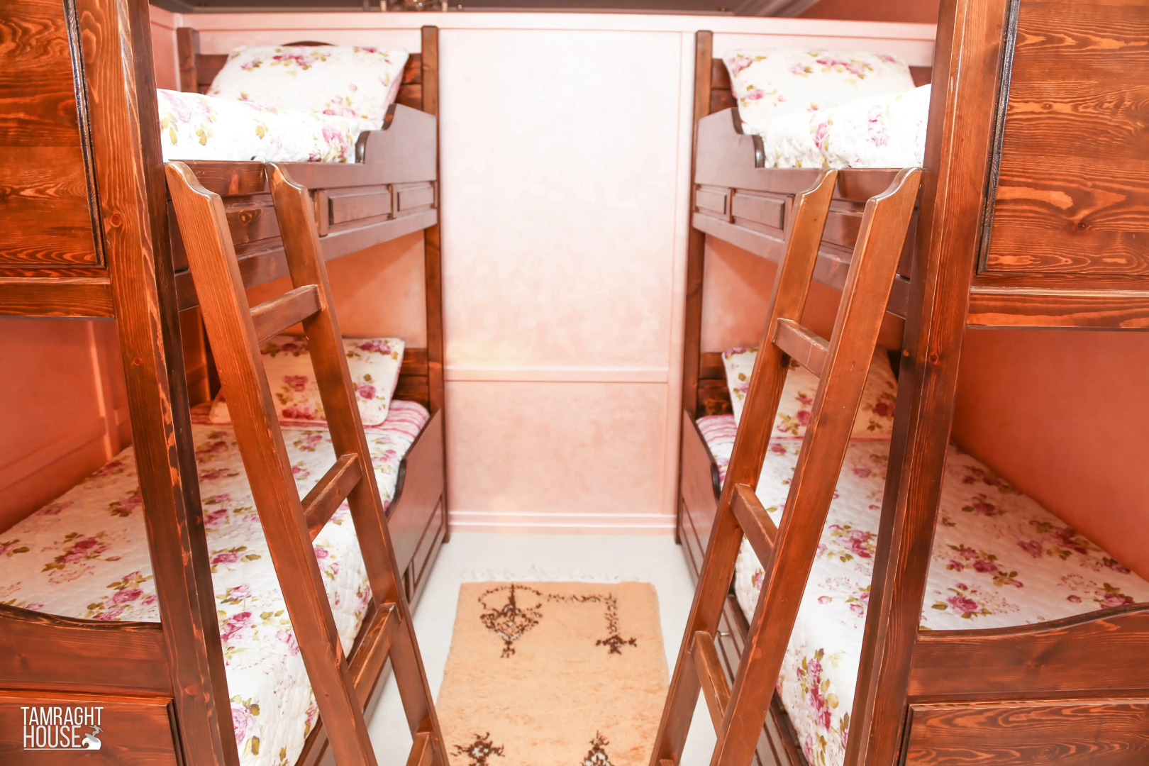 Апартаменты Tamraght House