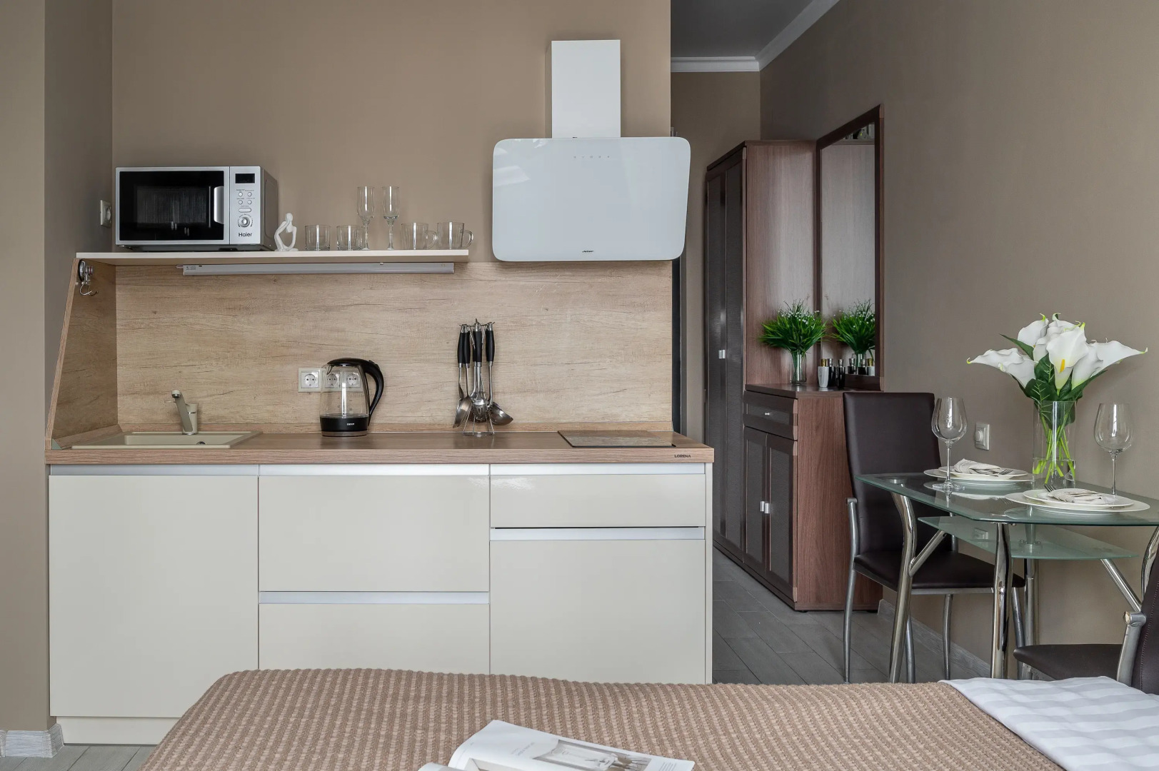 Апартаменты Red Apartments Арт Лайт Розен