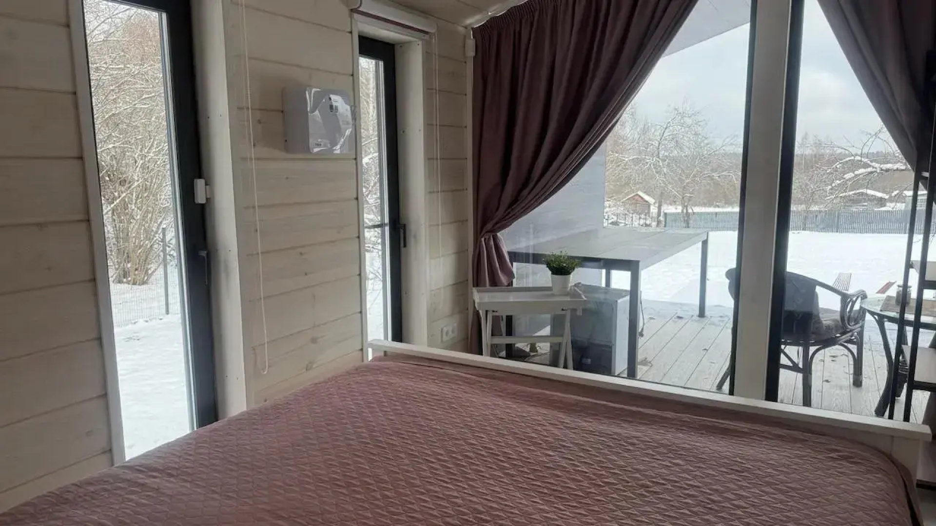 Частный дом Дом на краю леса