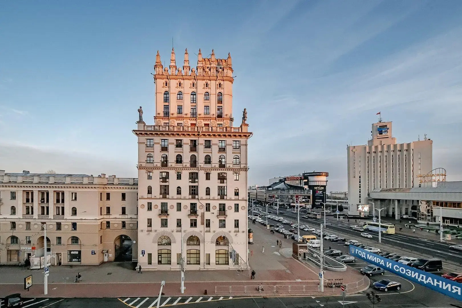 Апартаменты Стильная Студия в Башне Комплекса Ворота в Город