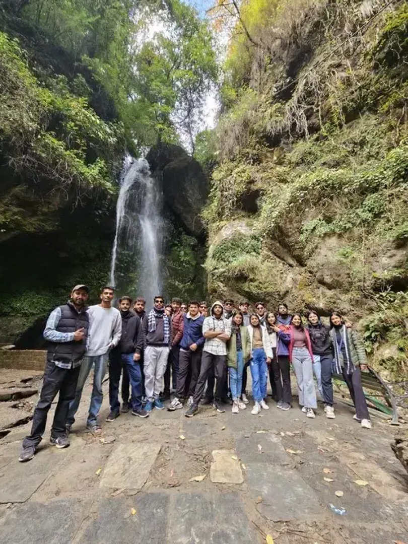 Хостел Young Monk Hostel & Cafe Jibhi