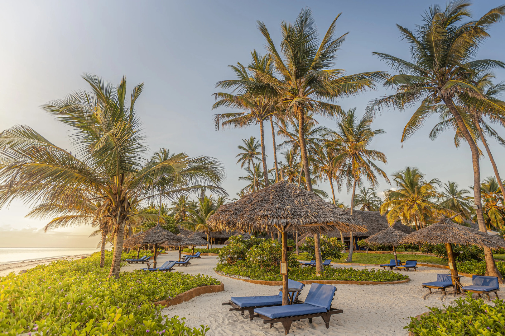 Отель Breezes Beach Club & Spa – Half Board