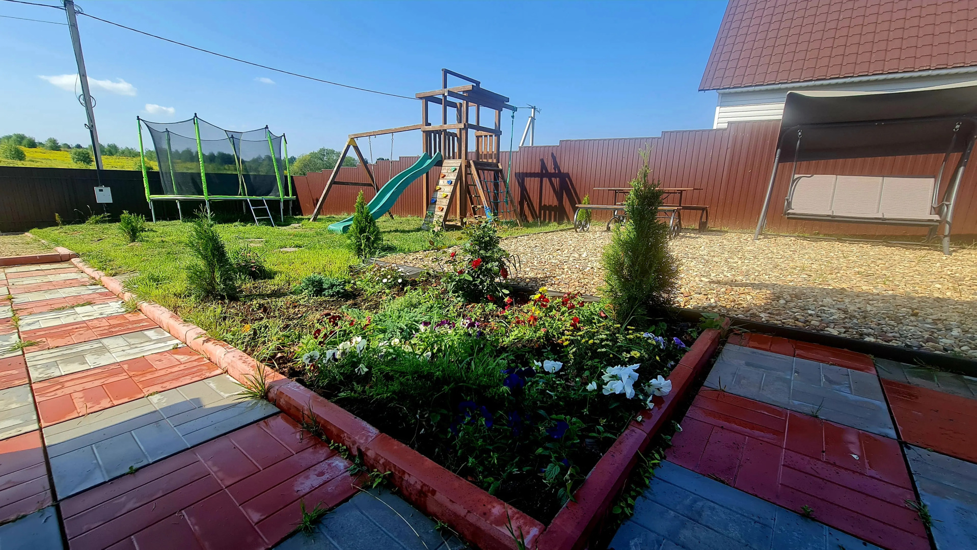 Частный Дом с Красным Залом