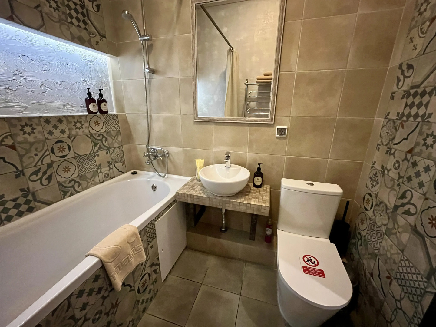 Апартаменты с проектором на Петрозаводской 85/75