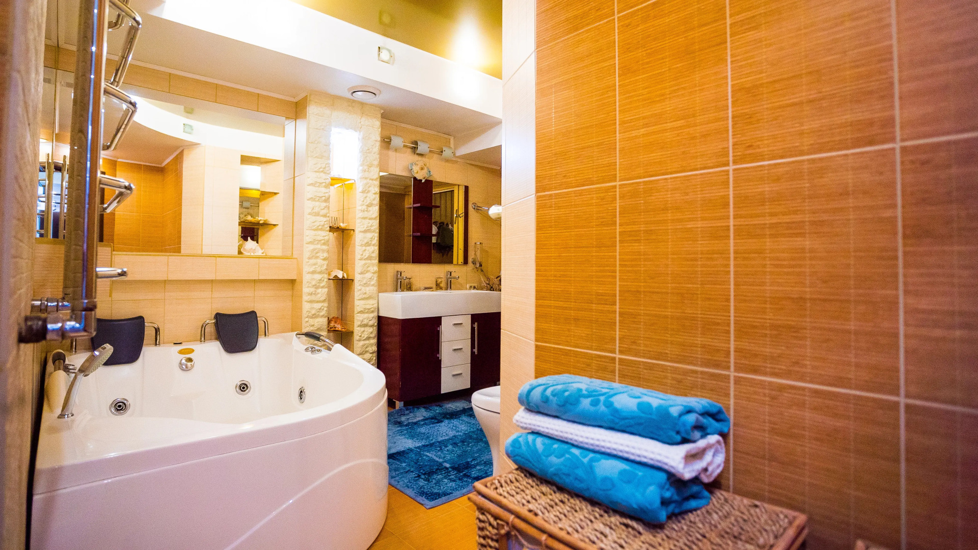 Апартаменты Центр города в 5 минутах езды размещение 12 мест, сауна, кондиционер