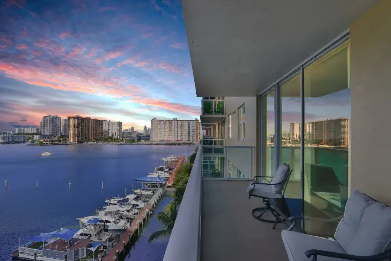 Апарт-Отель Intracoastal Yacht Club