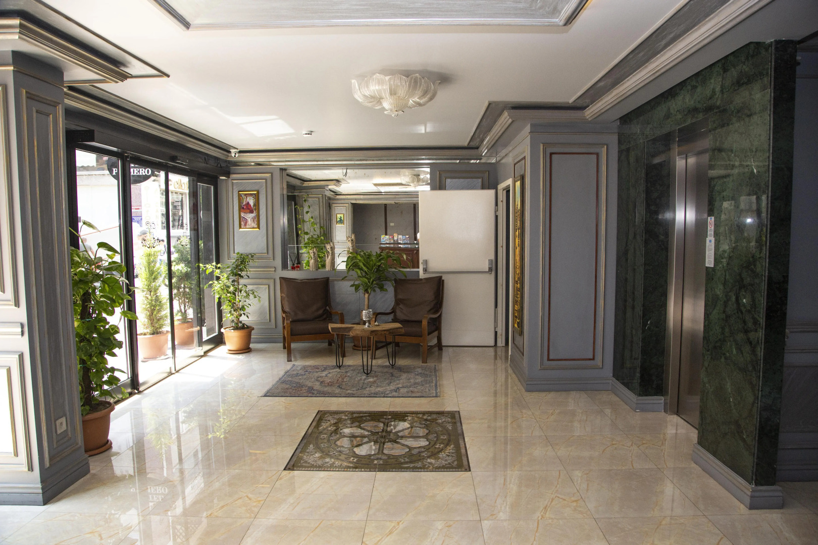 Отель HHK Hotel Downtown