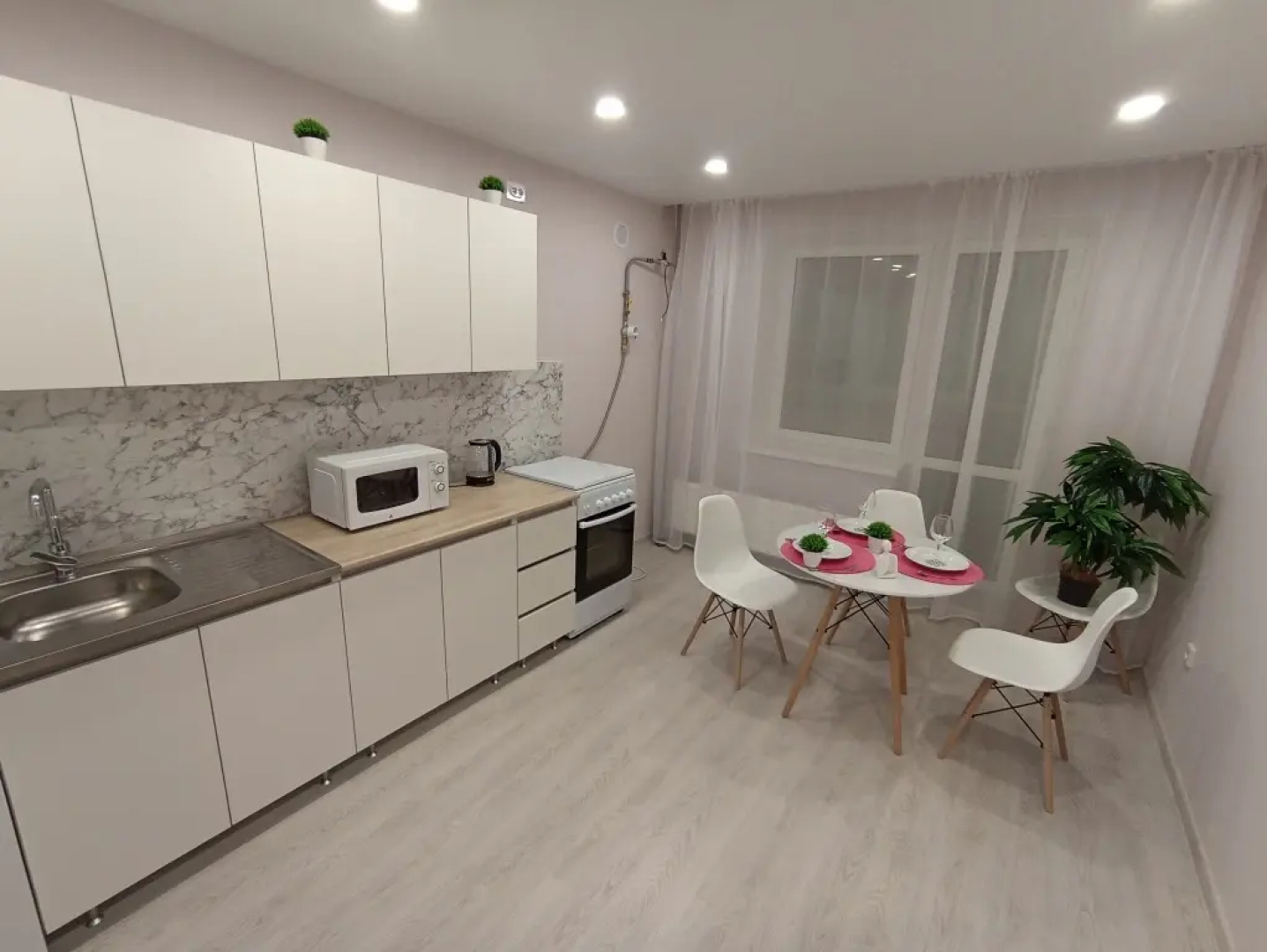 Апартаменты 1-комнатные сети «Все в гости» для 4-х на ул.Кузнецова 97А на 8 этаже