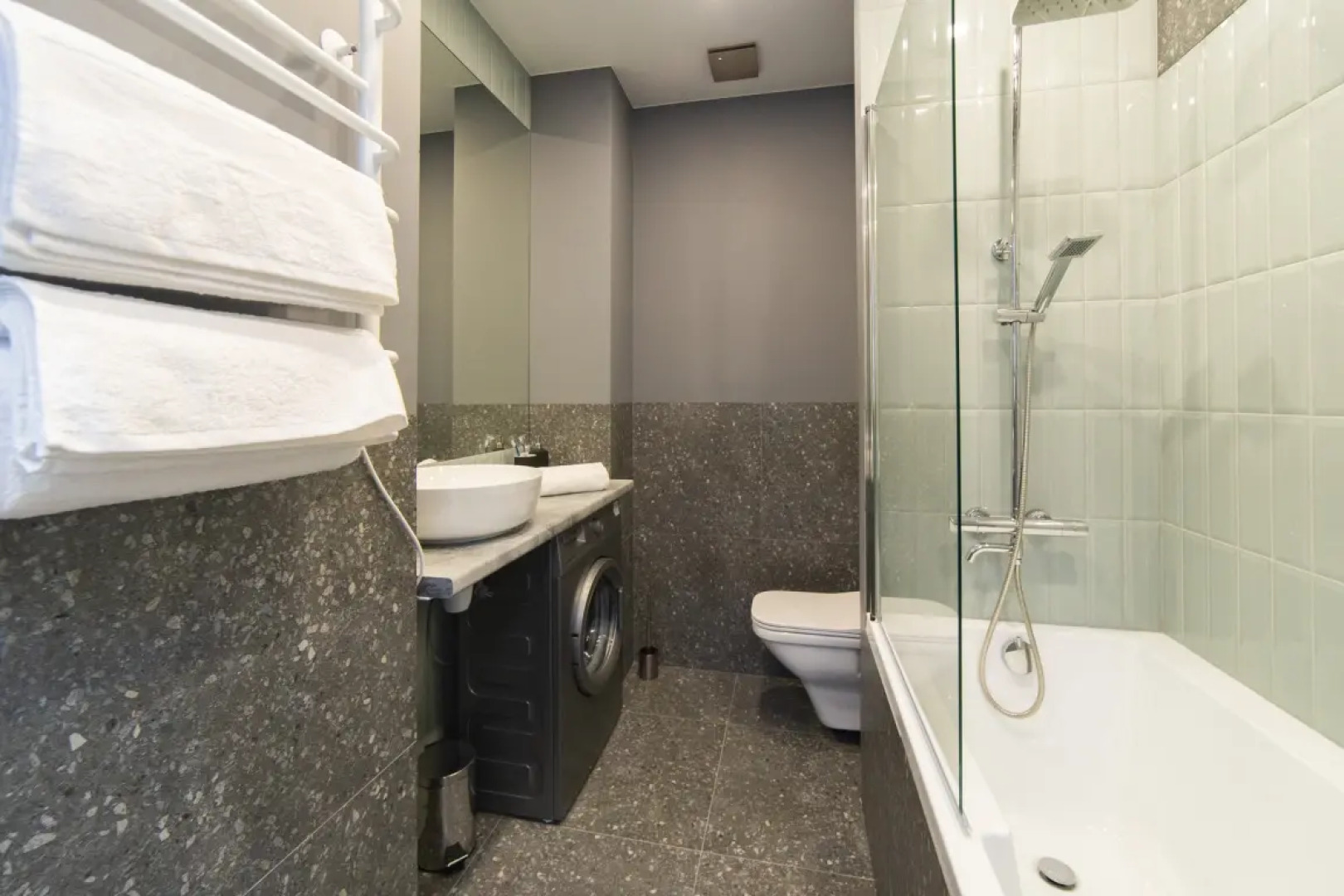 Апартаменты с видом на город и ванной