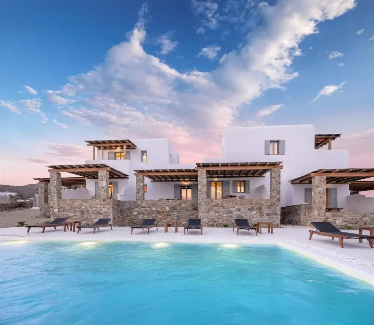 Отель Legendary Suites