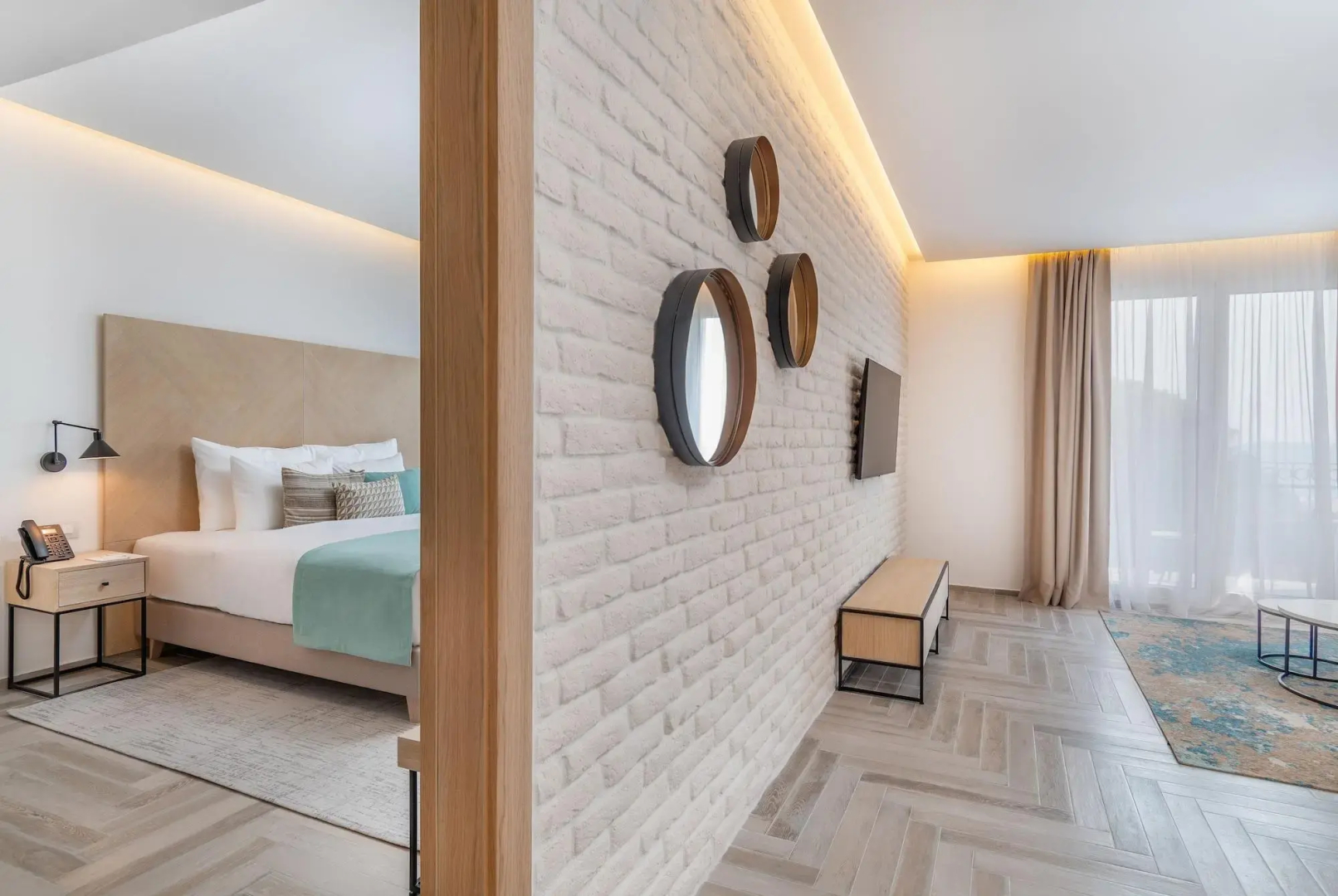 Lazure Hotel and Marina