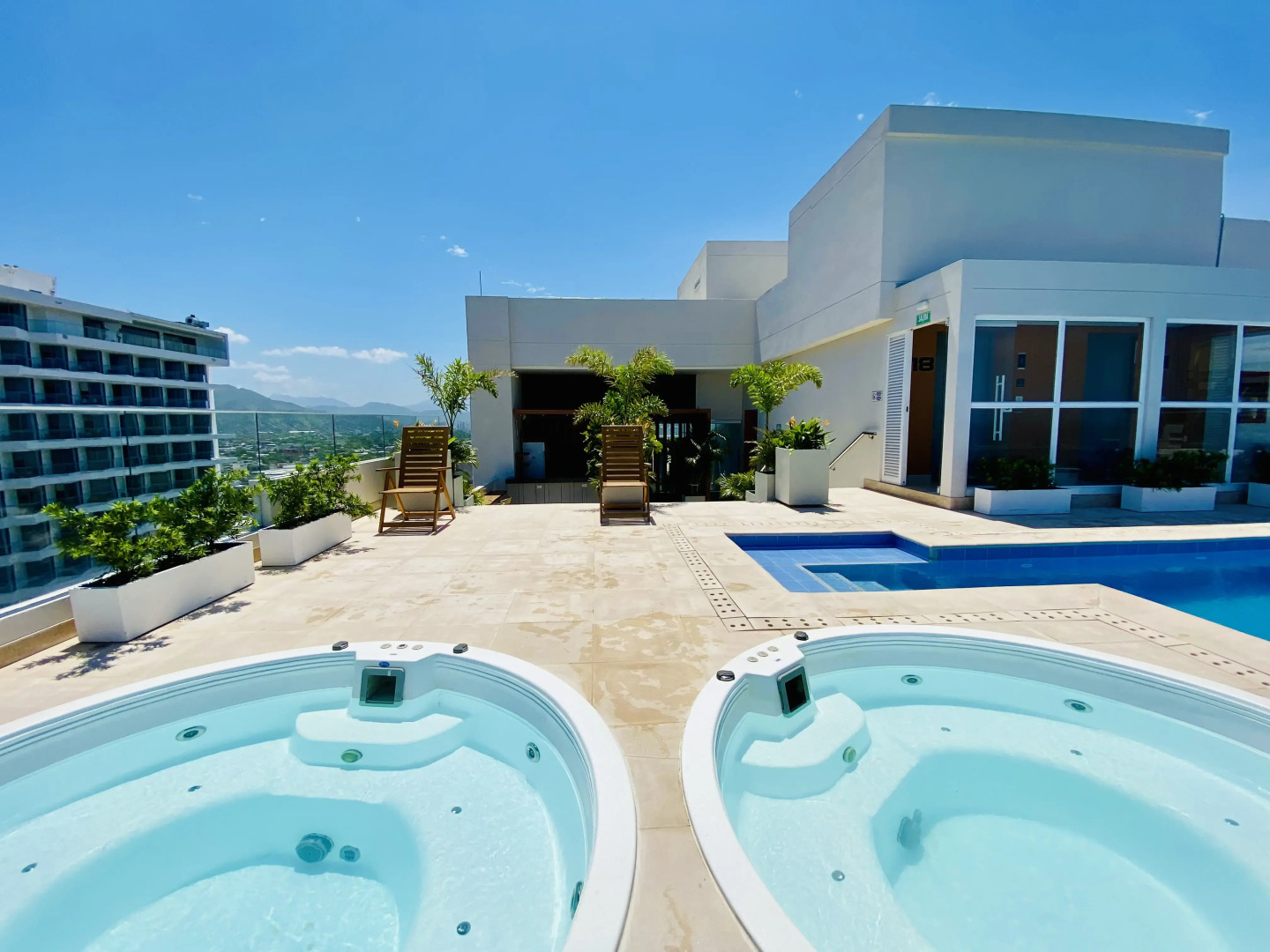 Апартаменты Blue Loft oceanview in Marina rooftop pool prime location