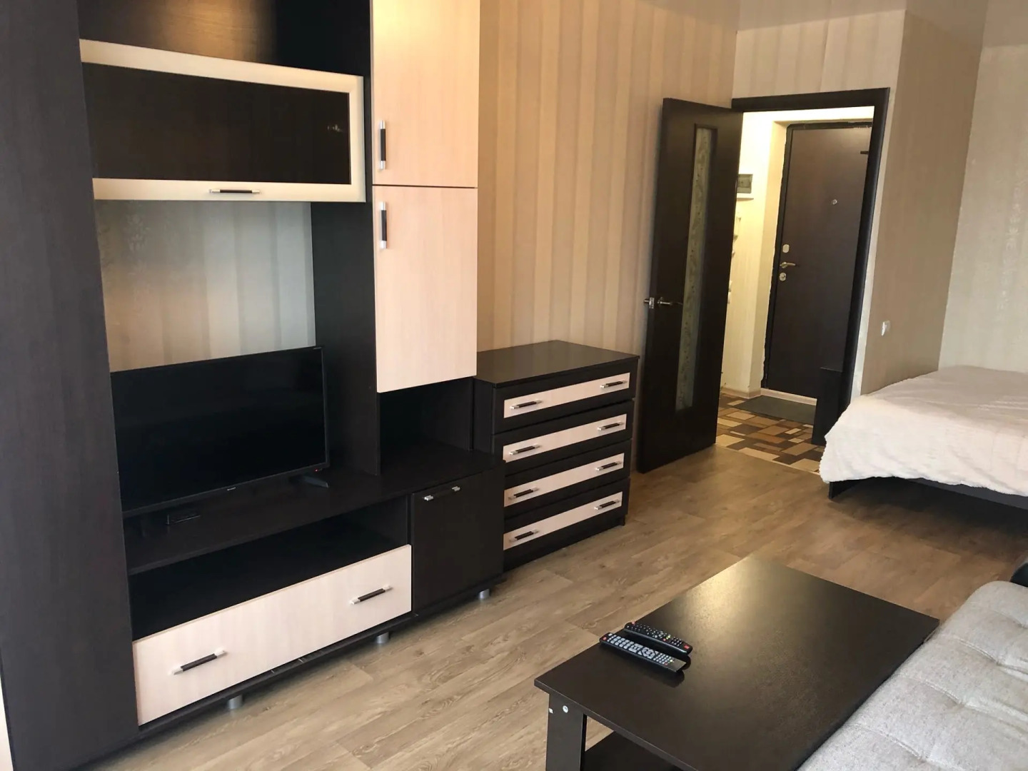 Апартаменты 1 Яр-сутки на Угличской 3