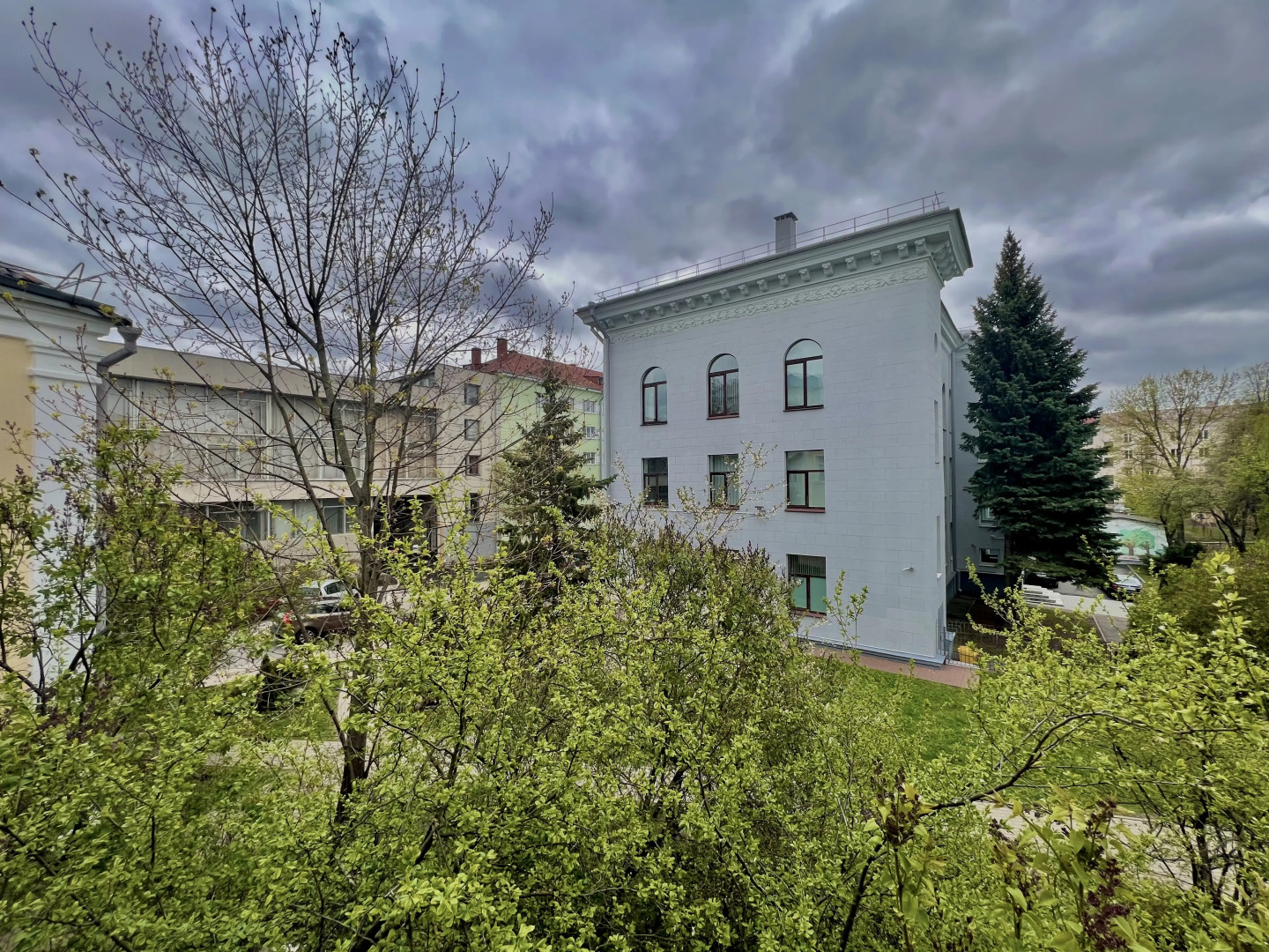 Апартаменты Светлая двухкомнатная квартирка возле ЦУМа