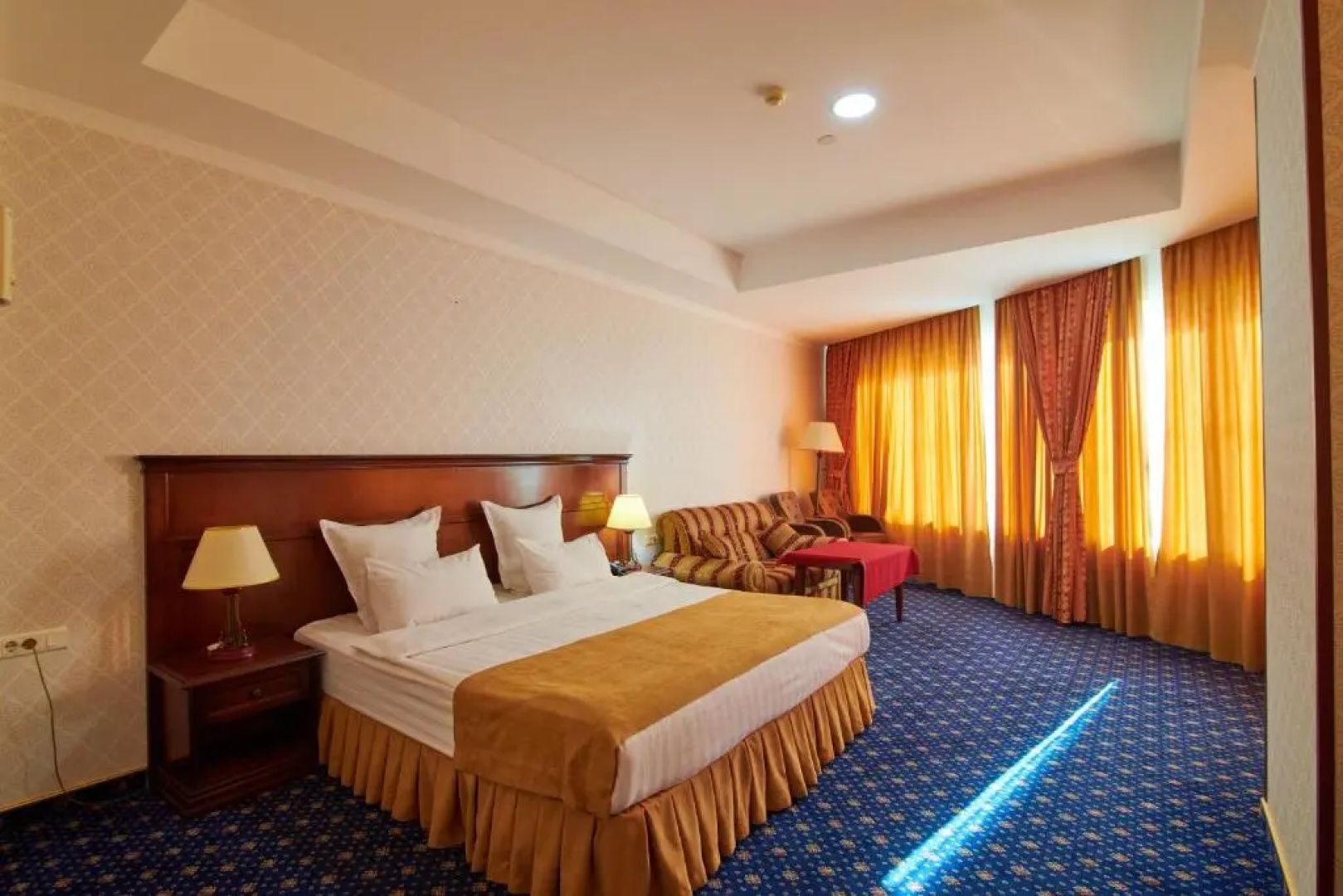 Отель Grand Hotel Victory