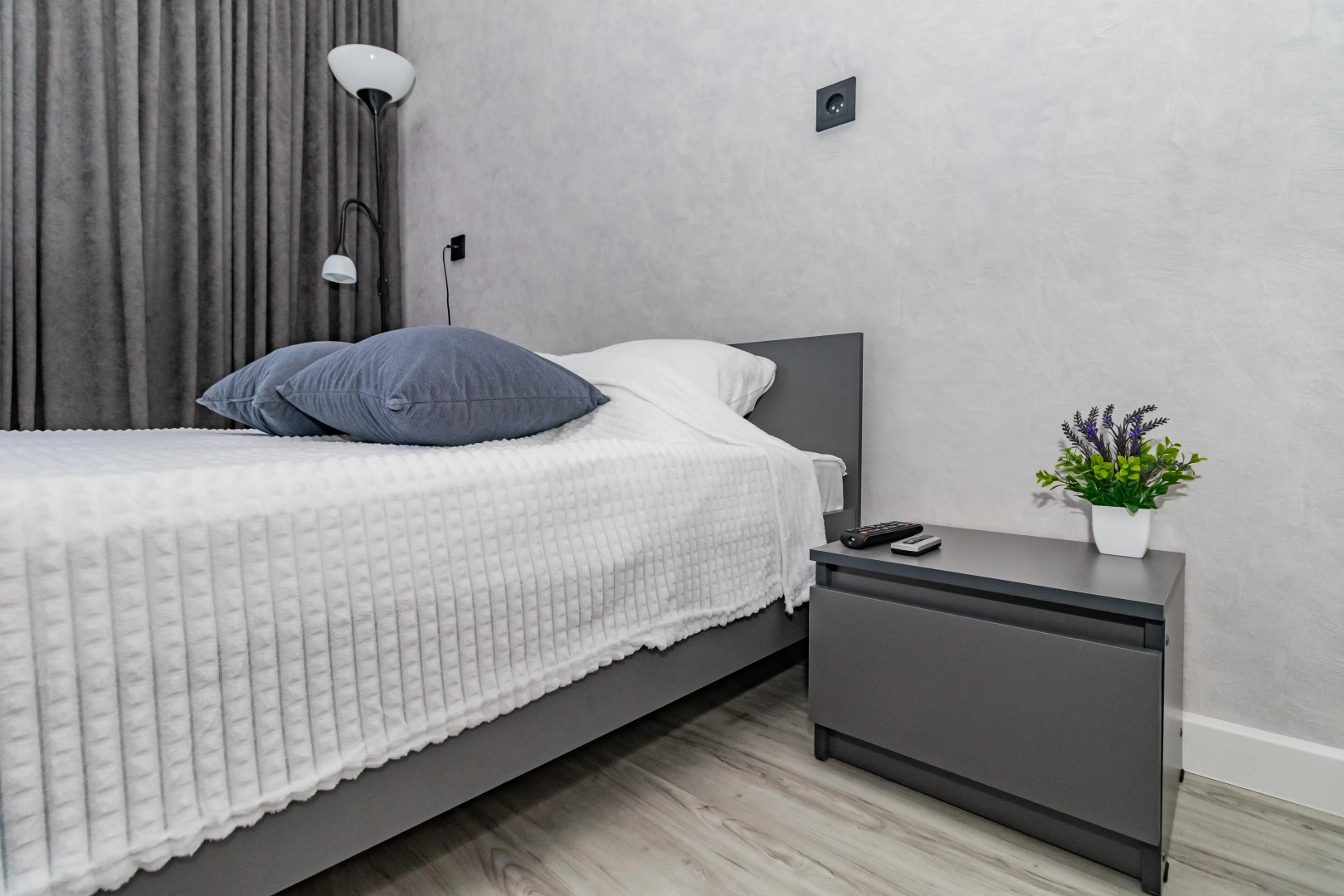 Квартира Нoвaя студия pacположена в ЖK Pиверсaйд Академ. В тихом зеленом дворе на берегу реки Миасс