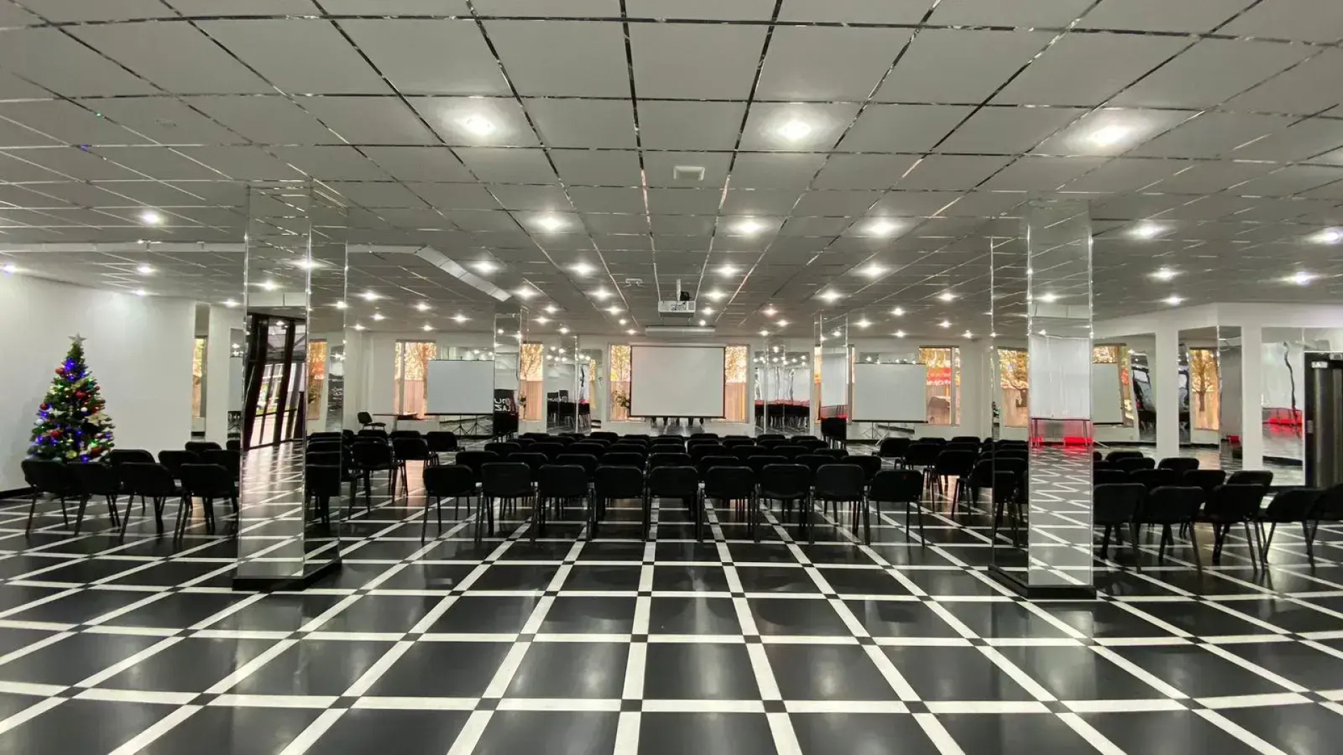 Отель Forum Plaza