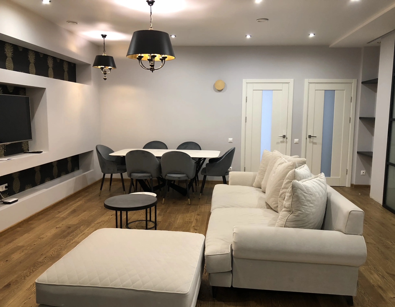 Апартаменты 4-комнатные HomeApart Сторожовская, 6