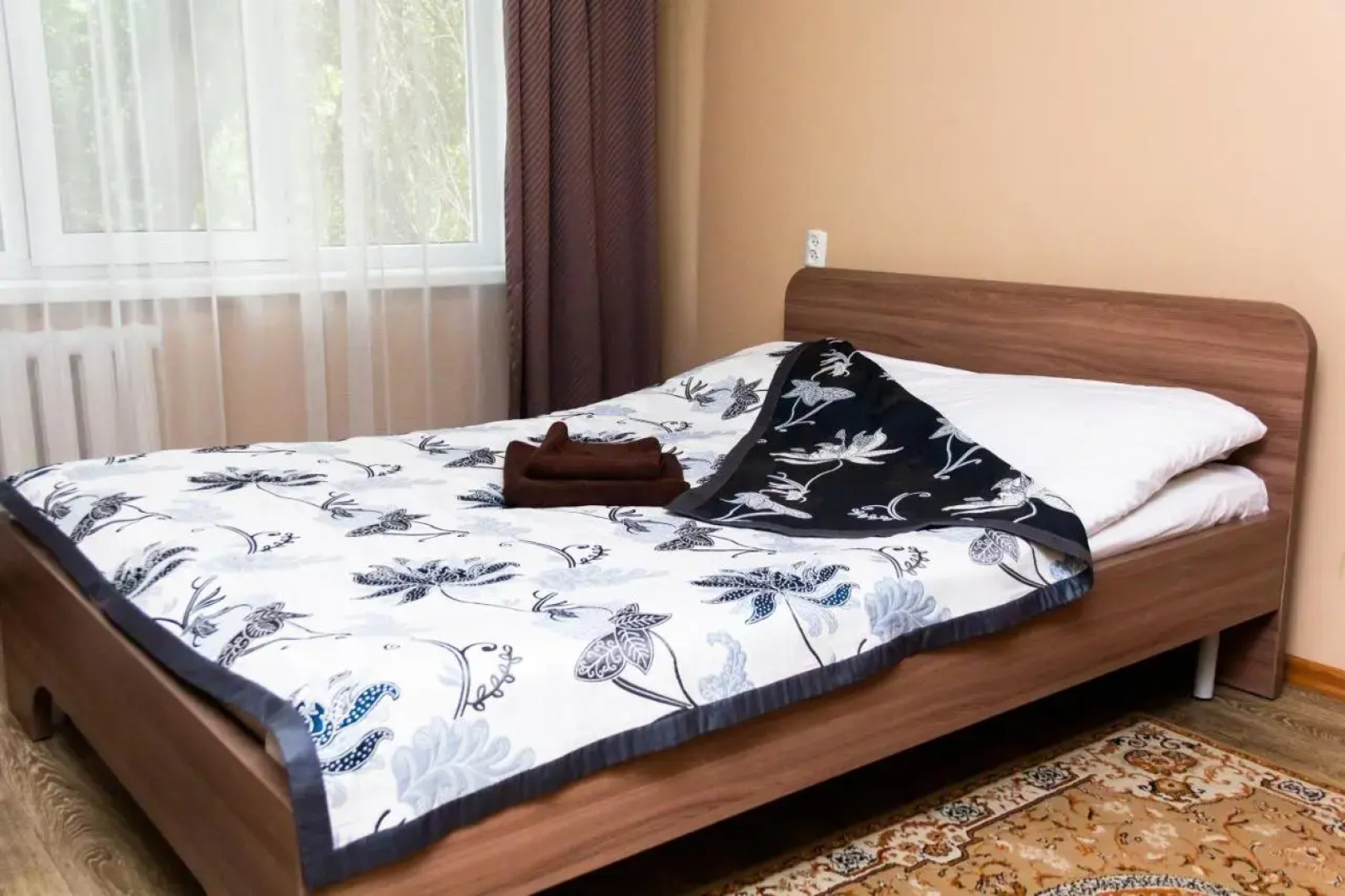 Отель Тахар