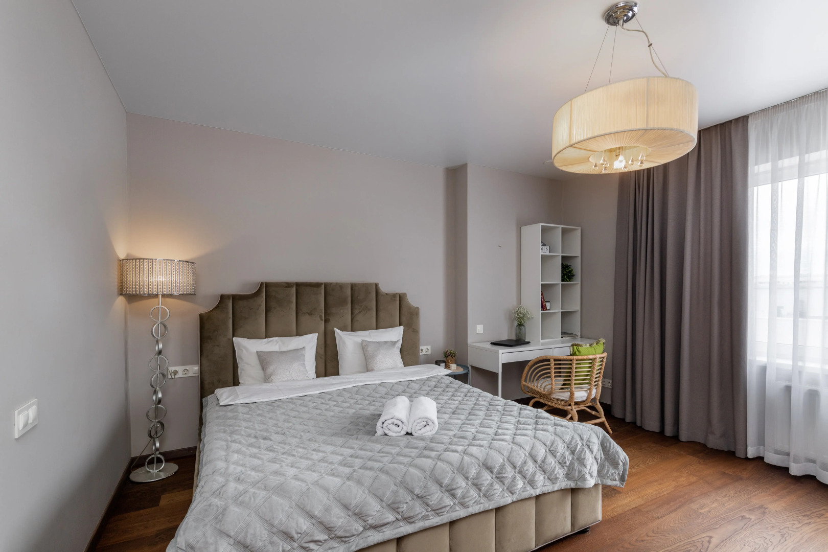 Апартаменты двухкомнатные рядом с метро и ТЦ Dana Mall