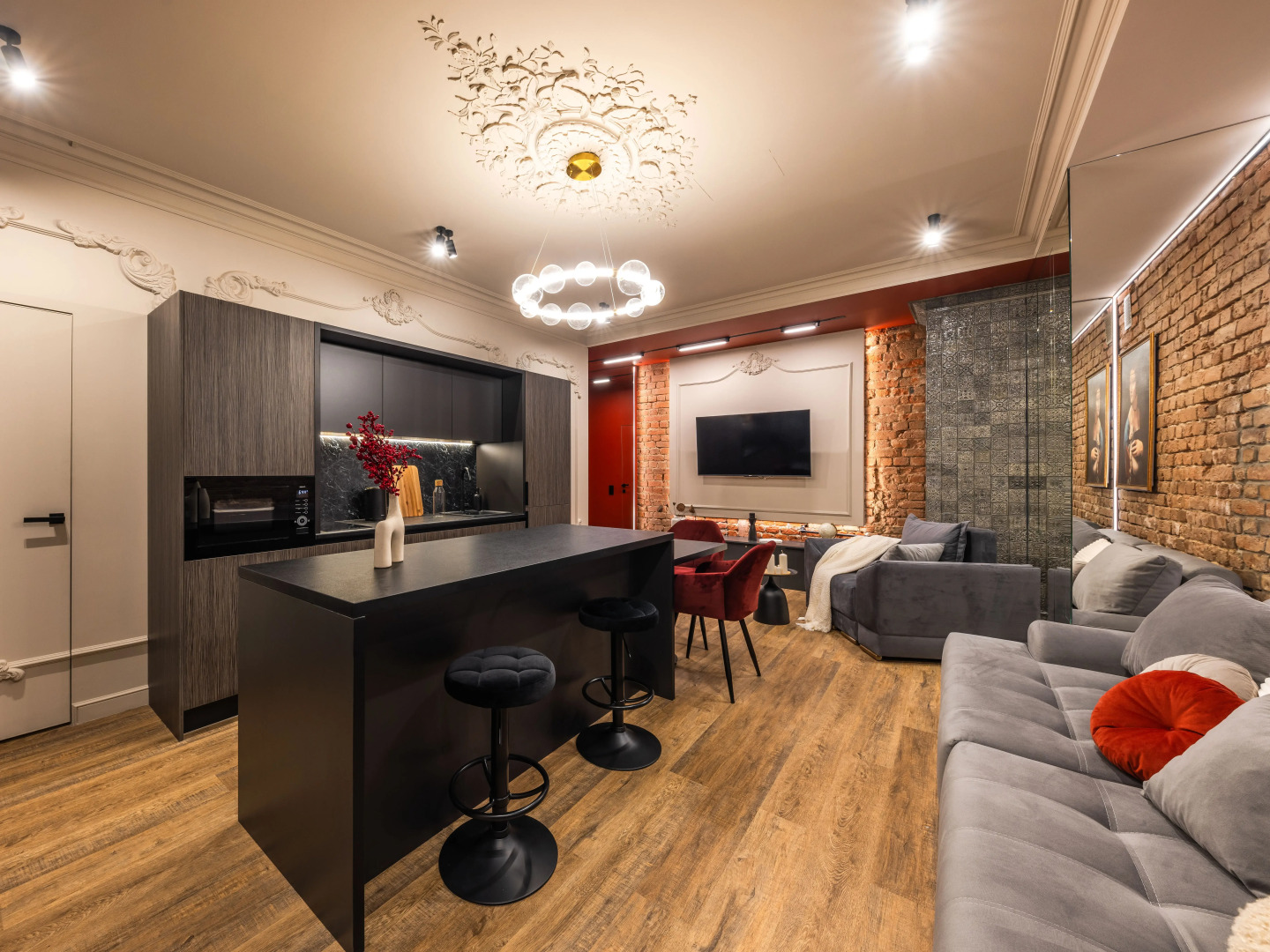 Шикарная двухкомнатная квартира в сердце Санкт-Петербурга