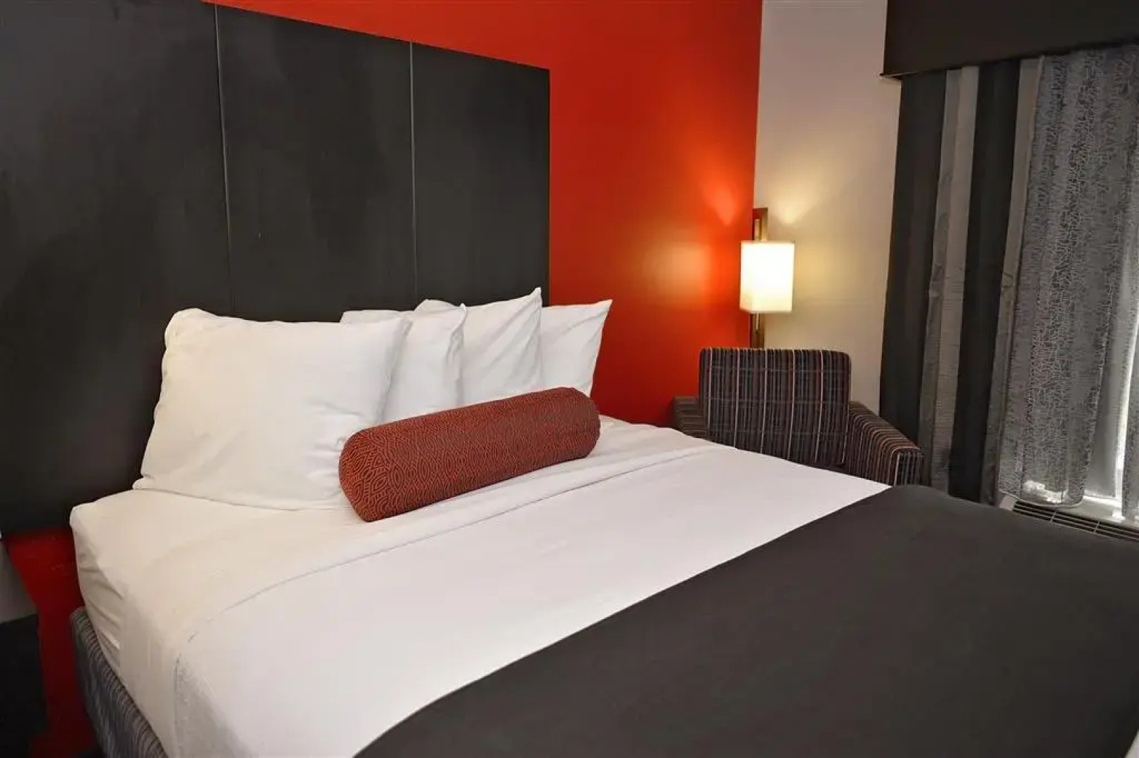 Отель Comfort Inn & Suites