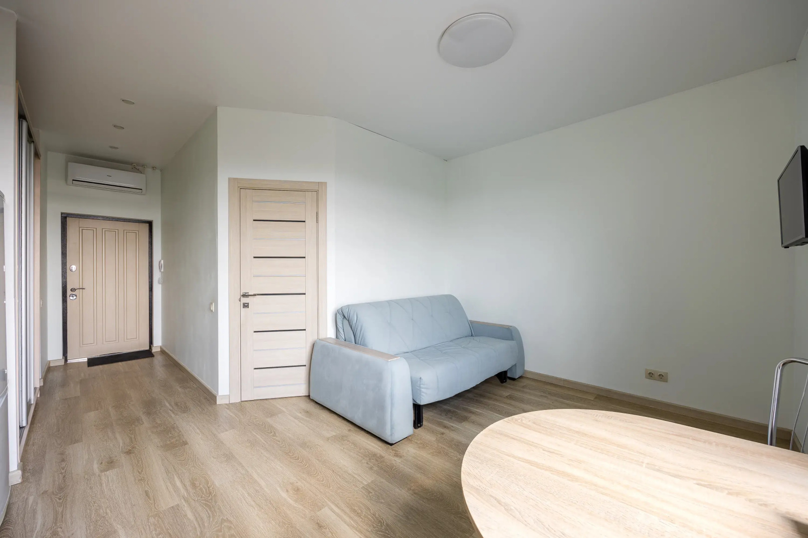 Квартира Студия на 30-ом Этаже с Видом на Лес