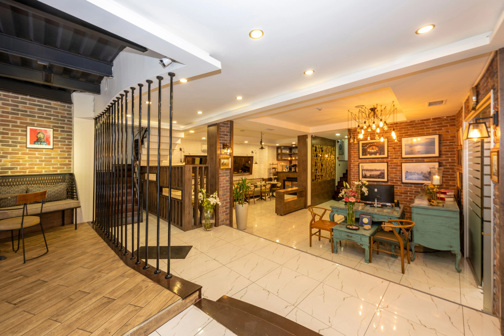 Отель The Marions Suite