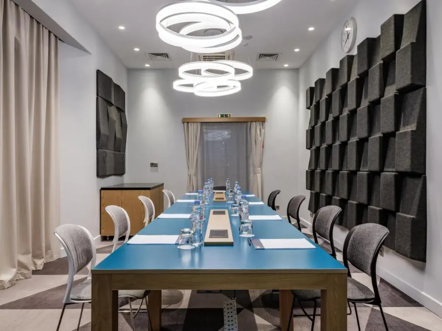 Отель Holiday Express Moscow Sheremetyevo Airport