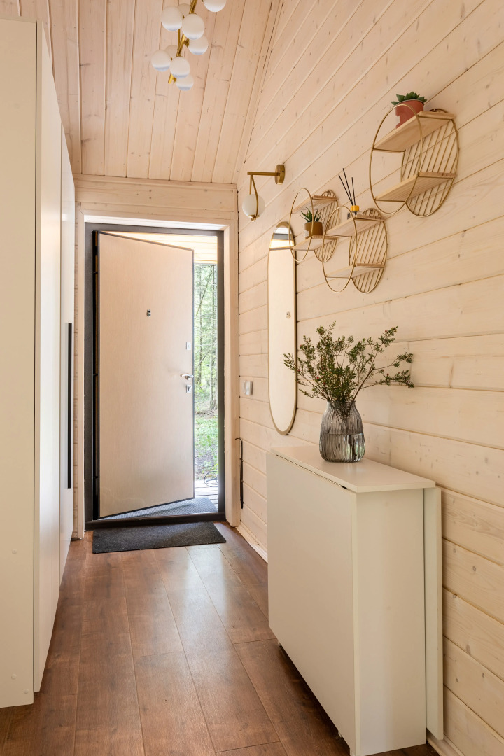 Частный дом в еловом лесу