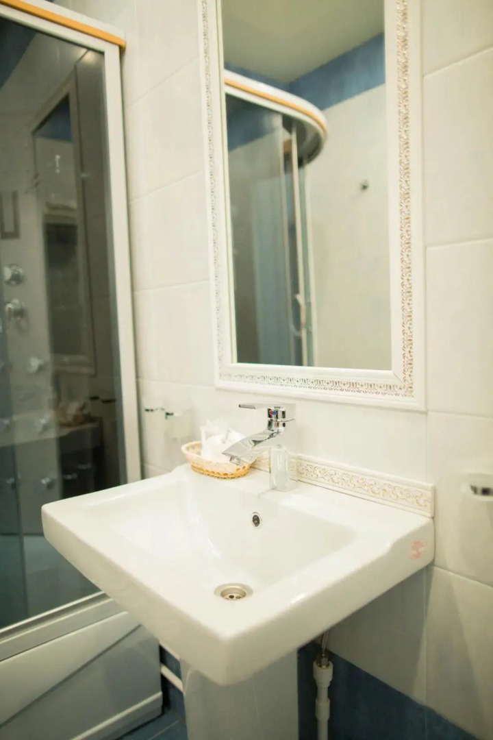 Отель Золотая Лилия