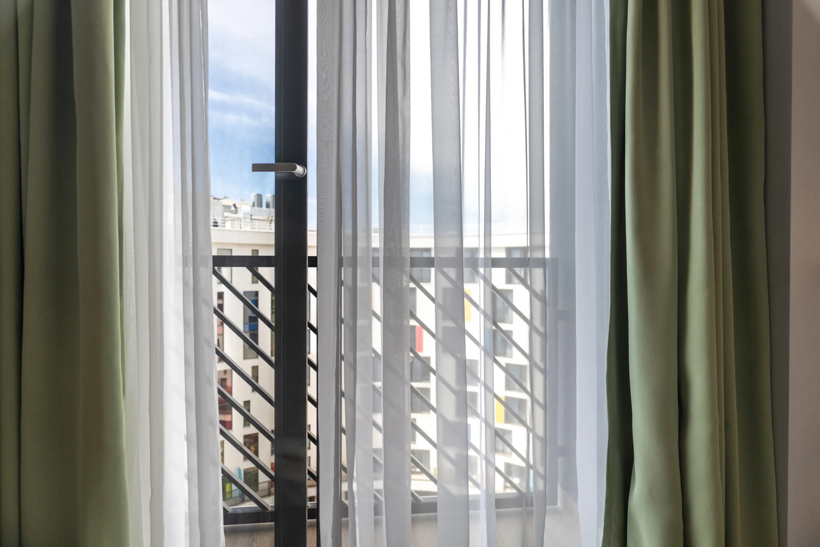 Апартаменты Дизайнерские с бассейном и морем вместимостью от 1 до 3 гостей от собственника