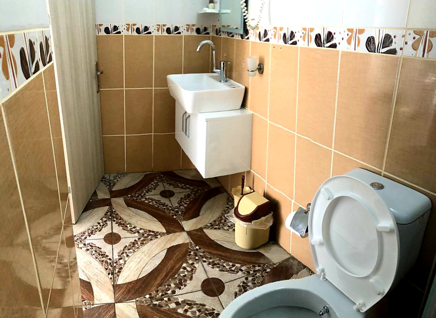 Отель Lavin Garden