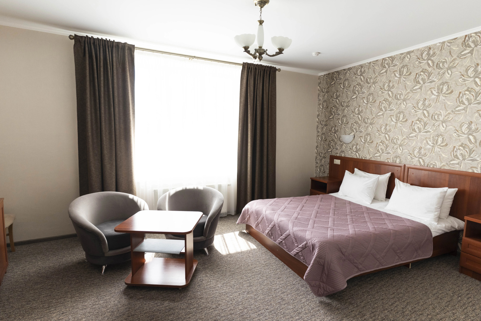 Отель Корона