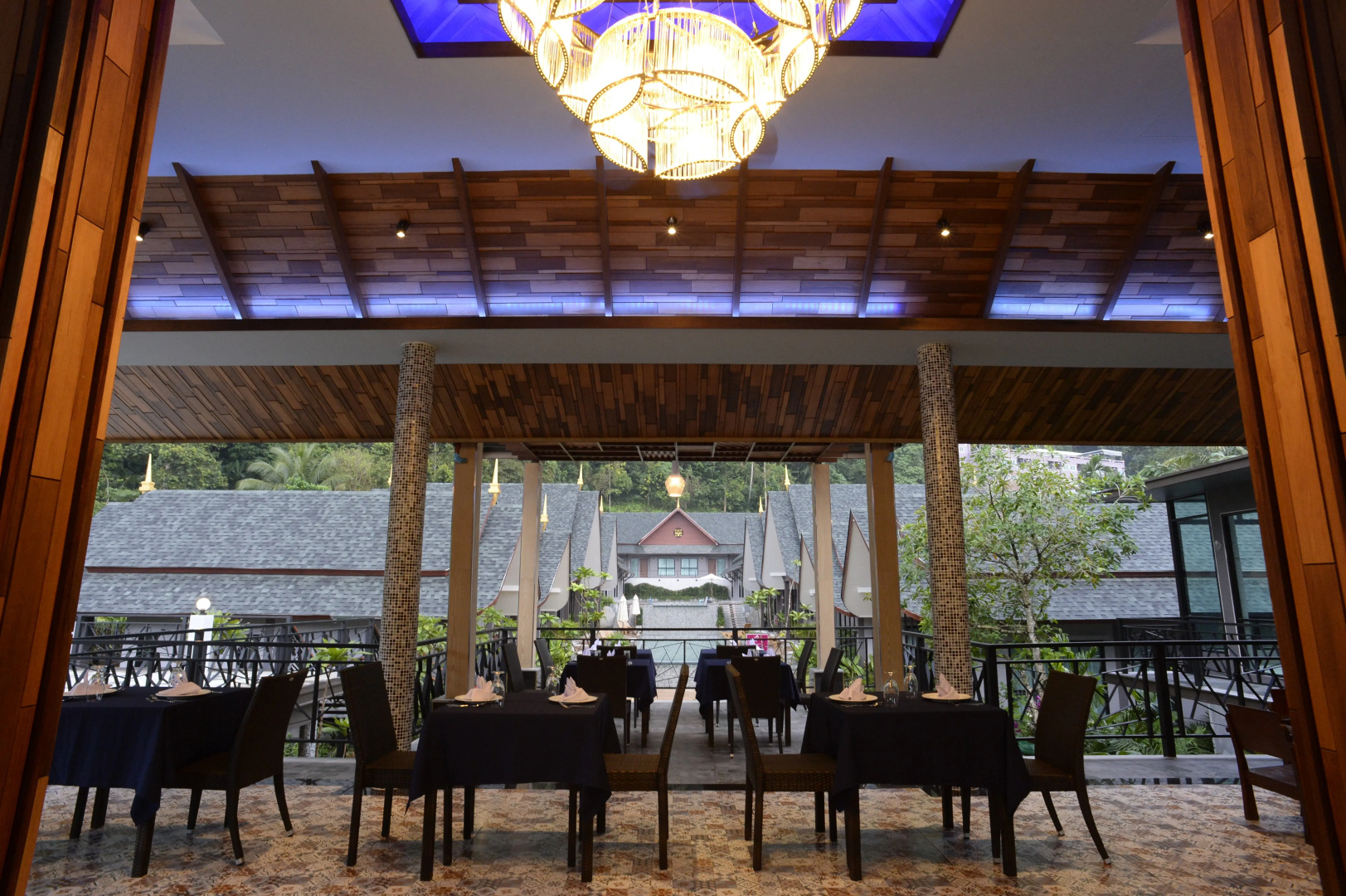 Отель The Scene Cliff View Villas