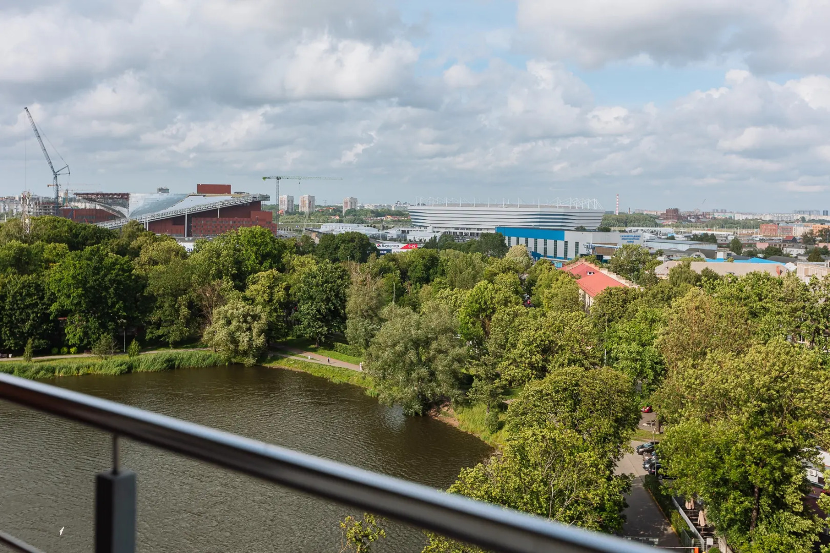 Квартира Душевная, уютная в парке на берегу озера