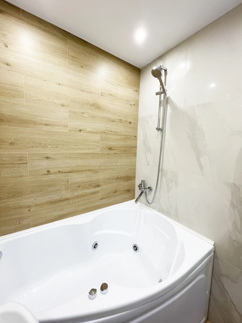 Апартаменты Люкс с Джакузи на Иртышской Набережной 27