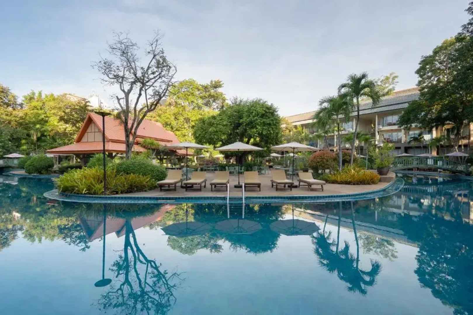 Отель The Green Park Resort