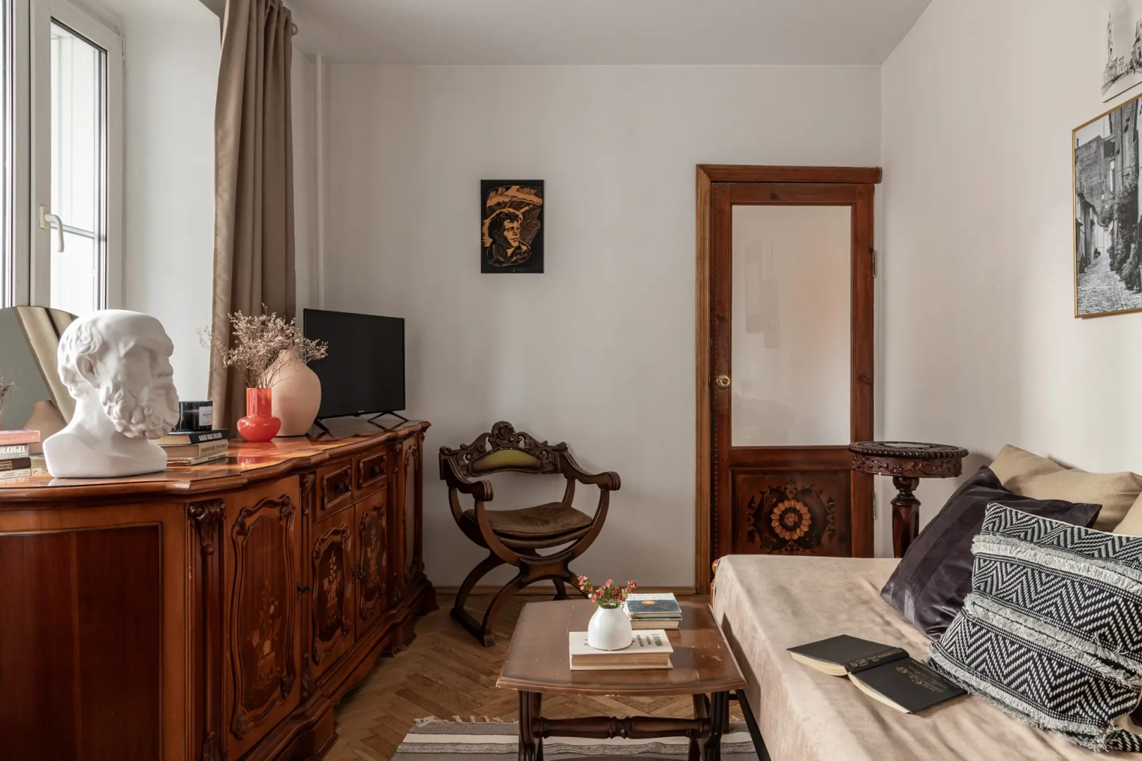 Квартира изысканная с авторским искусством пешком до Красной площади