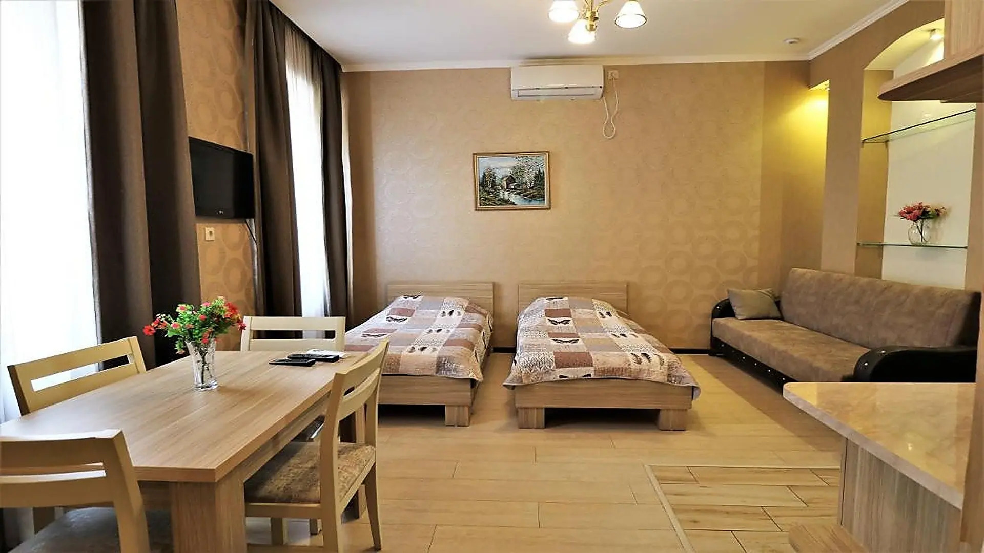 Отель Tabori